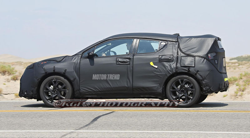 toyota-scion-subcompact-crossover-prototype-side-view