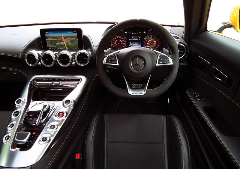 2015_08_Mercedes_Benz_AMG_GT_S_Interior_06