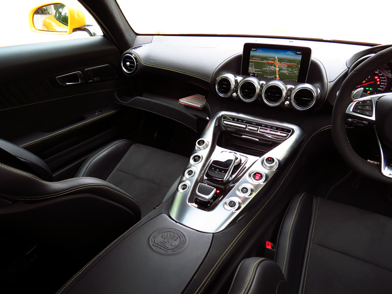 2015_08_Mercedes_Benz_AMG_GT_S_Interior_08