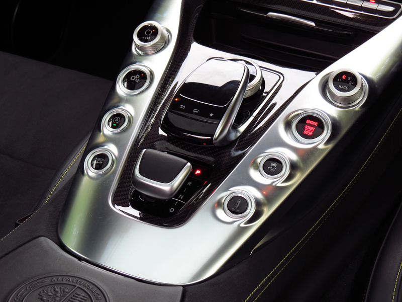 2015_08_Mercedes_Benz_AMG_GT_S_Interior_09_EDIT