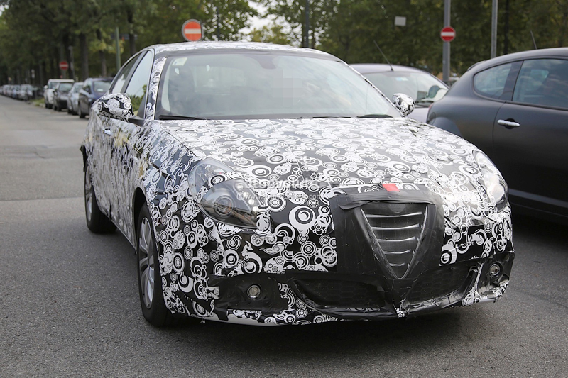 2016-alfa-romeo-giulietta-spied-up-close-and-personal-in-italy-photo-gallery_10