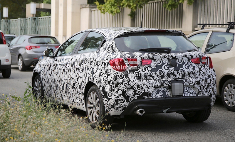 2016-alfa-romeo-giulietta-spied-up-close-and-personal-in-italy-photo-gallery_6