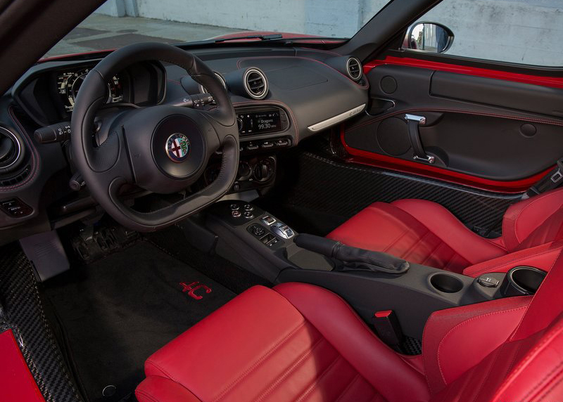 Alfa_Romeo-4C_Coupe_US-Version_2015_800x600_wallpaper_81