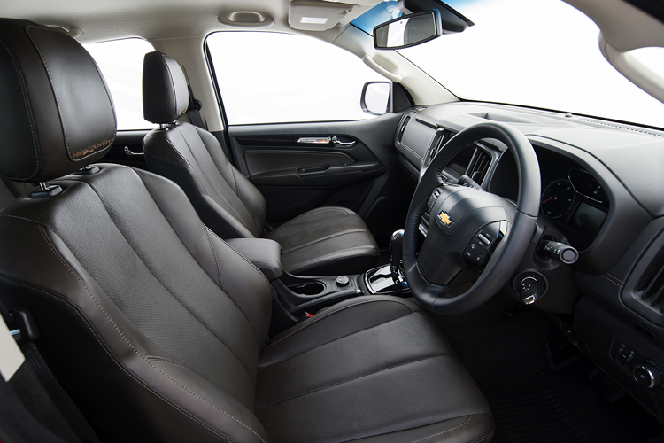 2017 Chevrolet Colorado High Country_interior 2