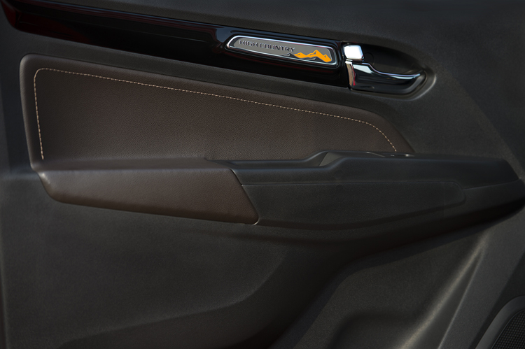 2017 Chevrolet Colorado High Country_interior 3