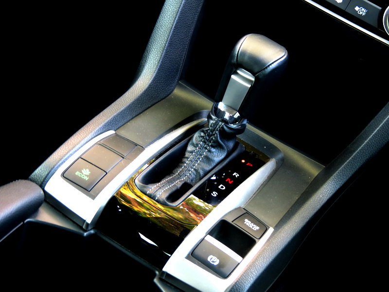 2016_04_Civic_15RS_shifter