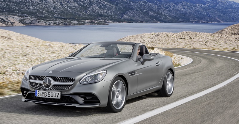 Mercedes-Benz SLC 300; Exterieur: designo cerrusitgrau magno, AMG Line; Interieur: bengalrot/schwarz ;Kraftstoffverbrauch kombiniert (l/100 km): 5,8, CO2-Emissionen kombiniert (g/km): 134 Mercedes-Benz SLC 300; exterior: designo cerrusit grey magno, AMG Line; interior: bengal red/black; Fuel consumption, combined (l/100 km): 5.8, CO2 emissions, combined (g/km): 134