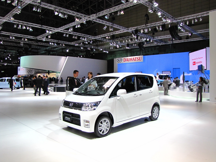 Daihatsu Move Custom. คันสีขาว นี้คือ Daihatsu MOVE