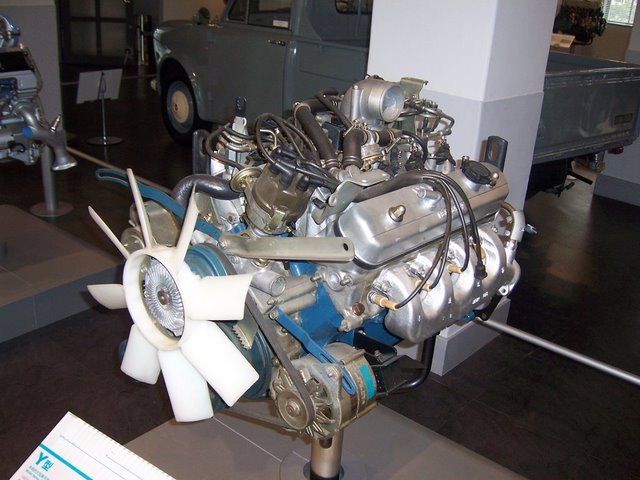 1971_Nissan_President_Engine.jpg