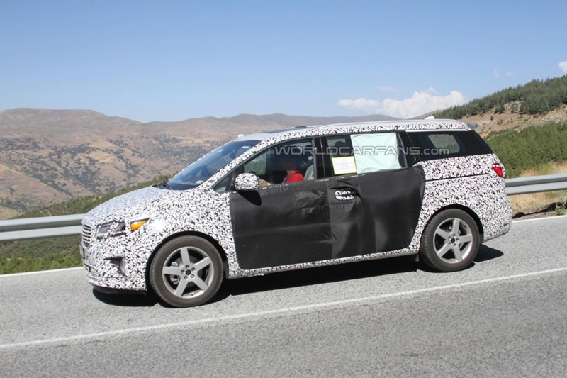 2013 08 15 Kia Grand Carnival 2