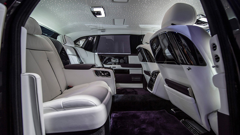 ราคาอย่างเป็นทางการ The New Rolls-Royce Phantom Viii : 53,500,000 -  59,500,000 บาท - Headlight Magazine