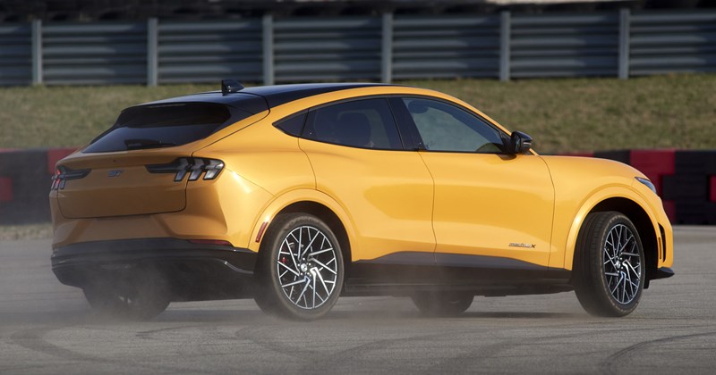 Ford Mustang Mach E 5 900 USD