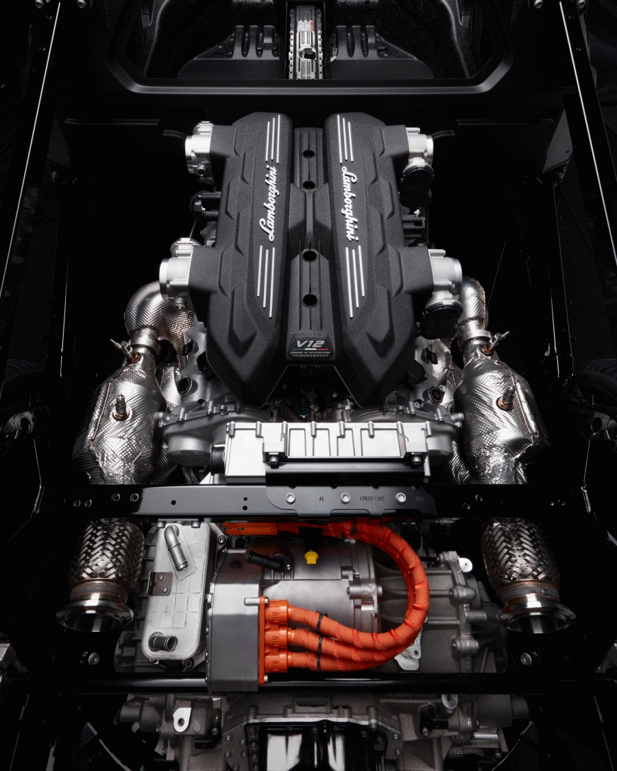 Lamborghini plug discount in hybrid