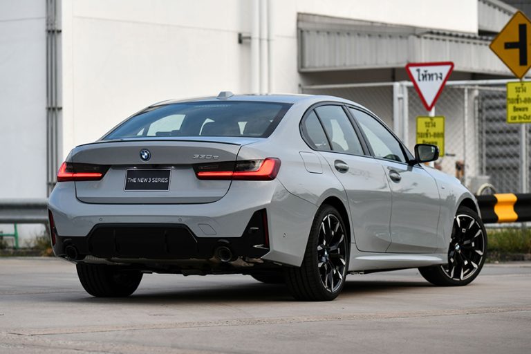 ราคาอย่างเป็นทางการ BMW 330e M Sport LCI2 : 2,999,000 บาท | ปรับดีไซน์ ...